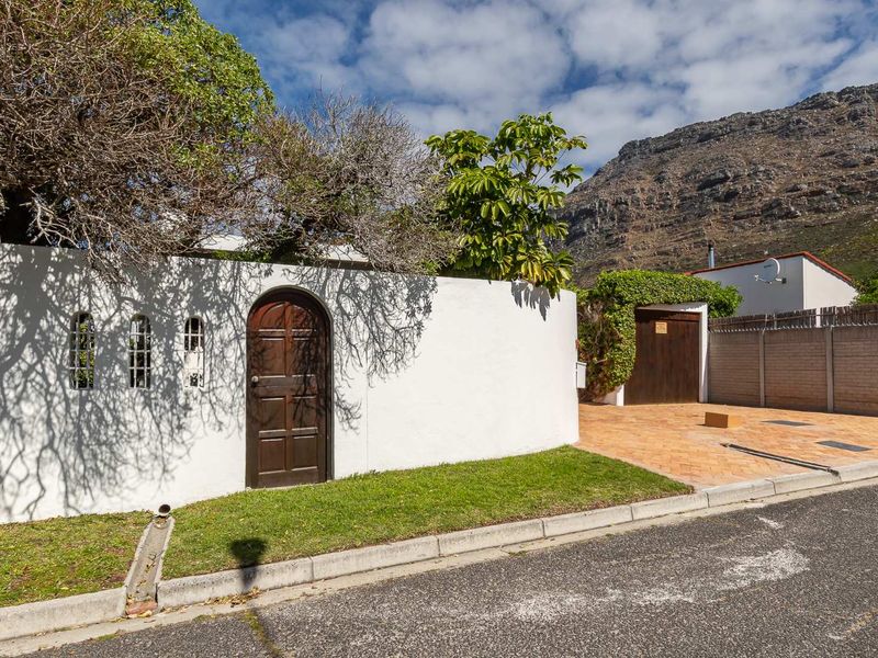 Secure Lock-Up-and-Go in Sought-After Lakeside - Photo 4