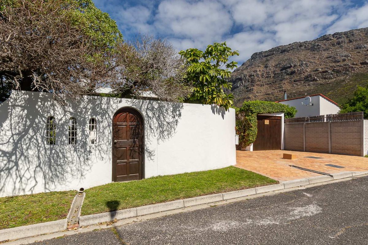 Secure Lock-Up-and-Go in Sought-After Lakeside - Photo 4