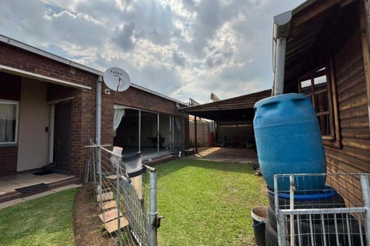 4 Bedroom House For Sale in Vanderbijlpark CE3 - Photo 4