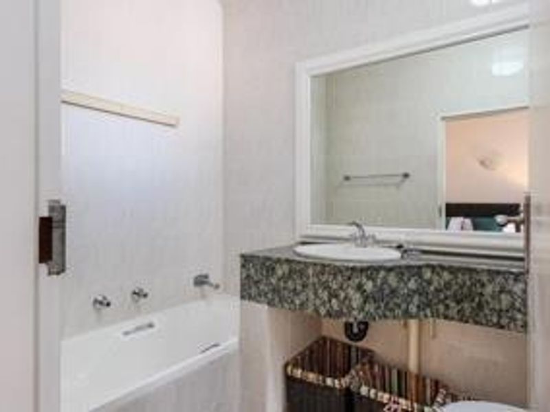 SOPHISTICATED FULLY FURNISHED STUDIO APARTMENT IN THE HEART OF ILLOVO - Photo 9