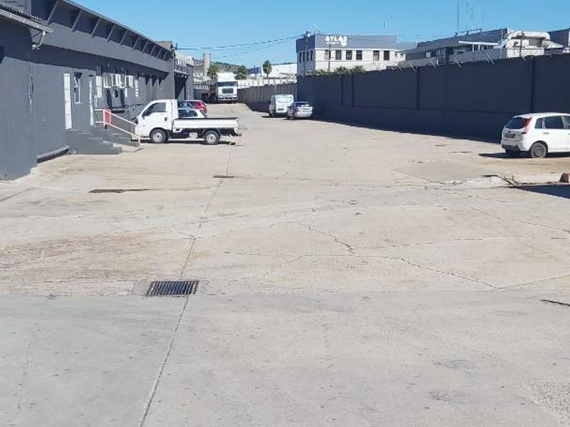 Manufacturing facility to let in North End. - Photo 2