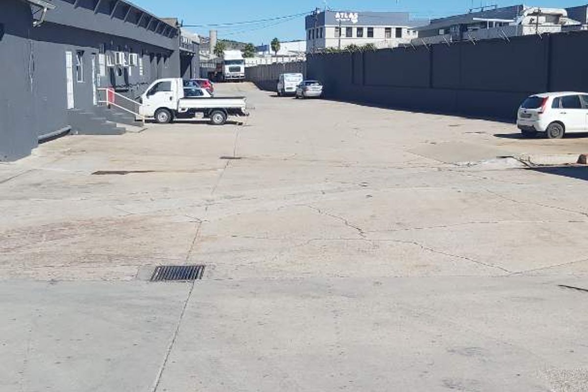 Manufacturing facility to let in North End. - Photo 2