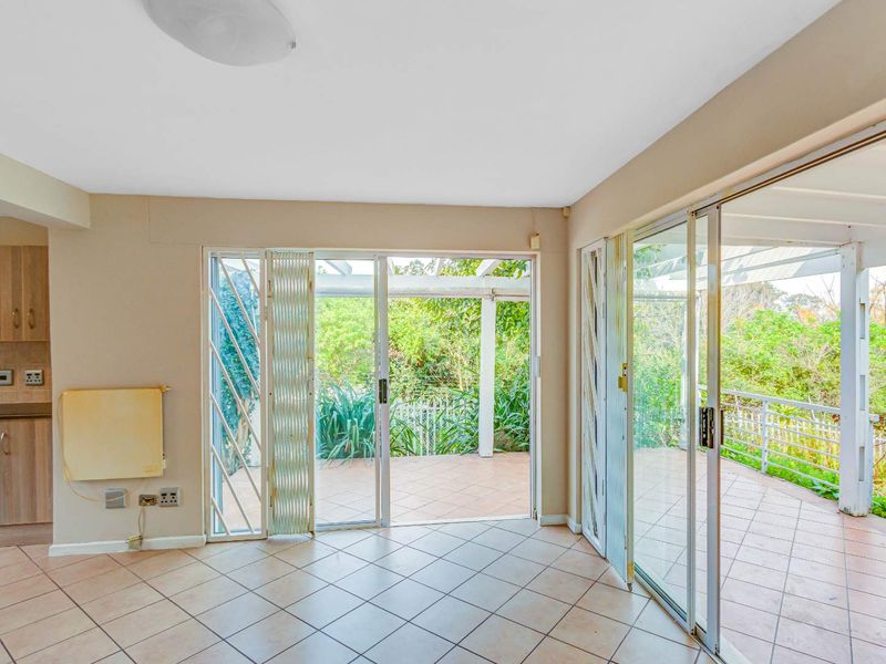 Charming two bedroom Townhouse with lagoon views in secure Knysna Estate - Photo 10