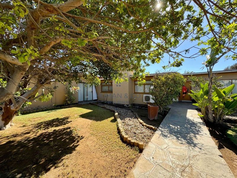 Spacious 4 Bedroom house in central area - Photo 4