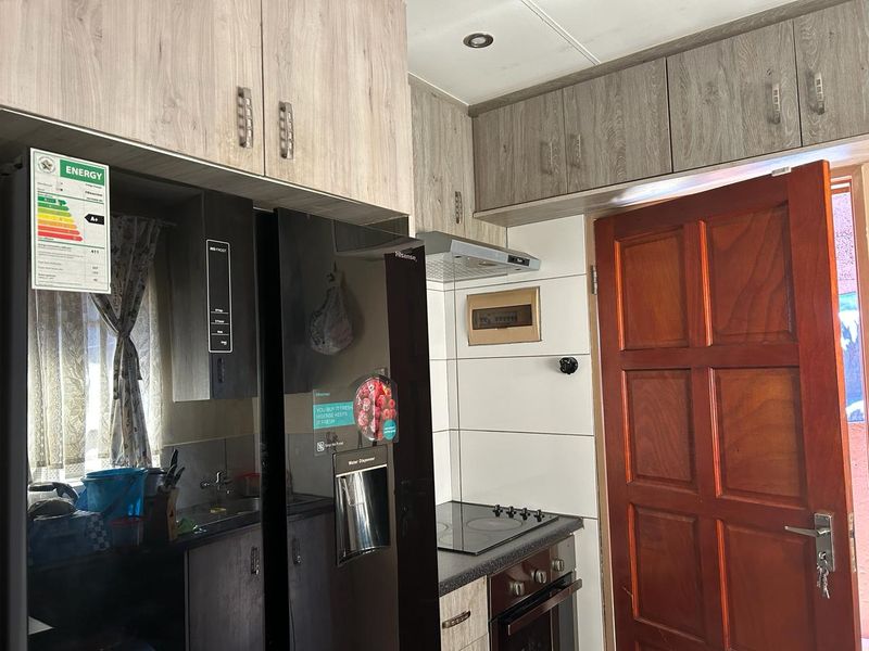 Clayville R 850 000 Home for Sale ! - Photo 7