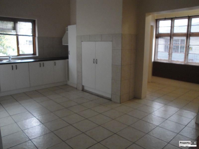 4 bedrooms Home in SYDENHAM - Photo 5