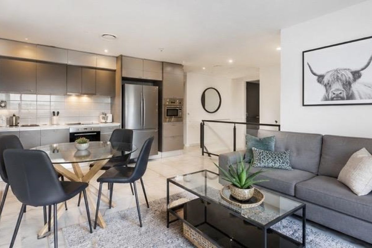 Stylish 2-Bedroom Apartment for Sale in The Tyrwhitt, Rosebank - Photo 3