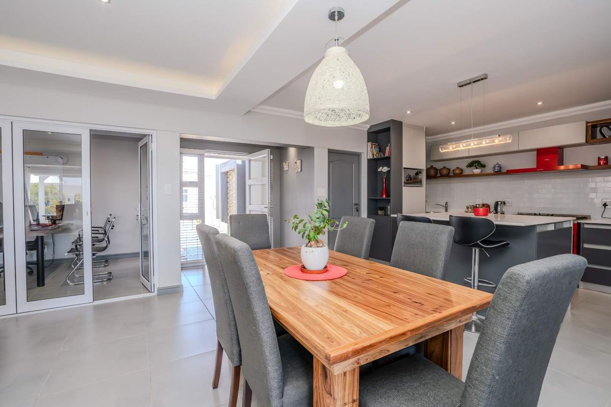 3 Bedroom House with a Flatlet in Laguna Sands Estate - Photo 4