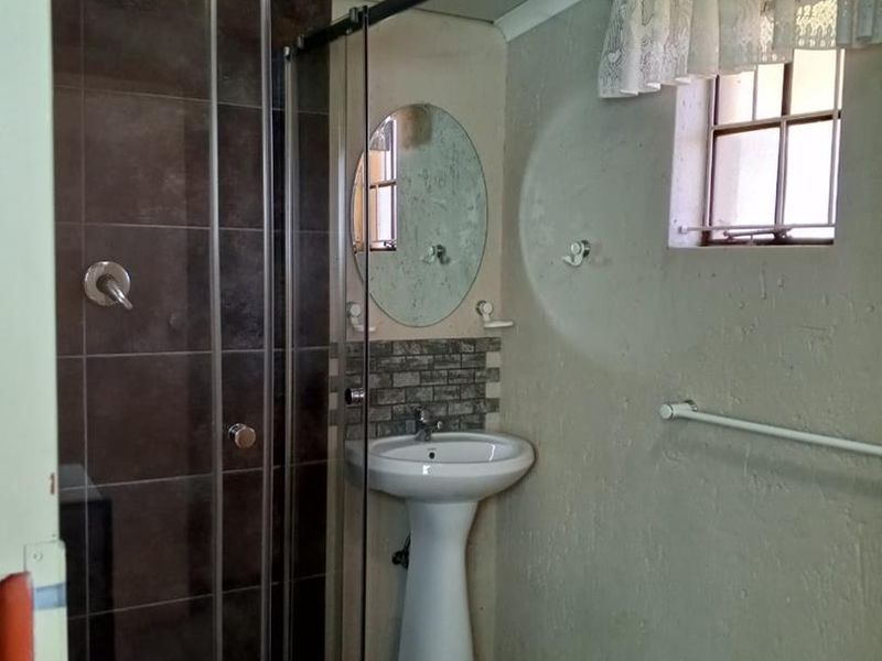 Bachelor’s Flat To Rent – Peaceful Garden Retreat - Photo 7