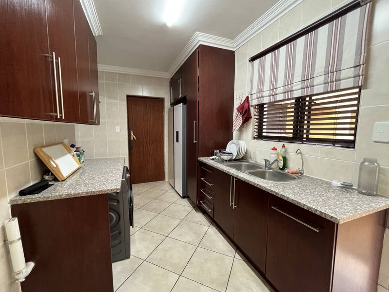 4 Bedroom house in The Wilds - Photo 9