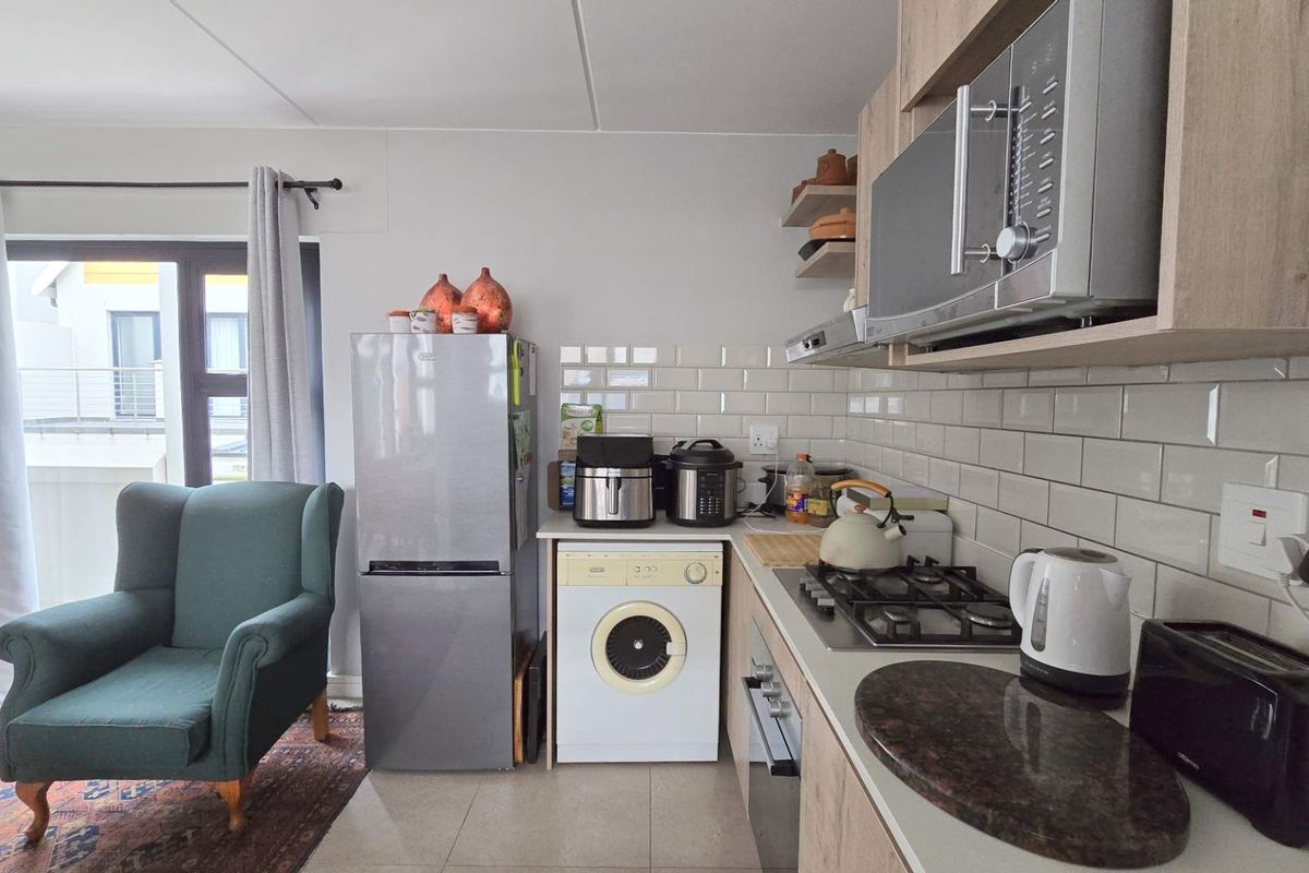 Charming Ground Floor Unit in Hartland Lifestyle Estate - Photo 3