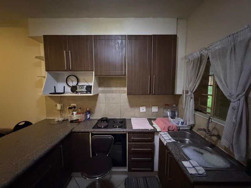 Two Bedroom ground unit in Mooikloof Ridge for Sale - Photo 4