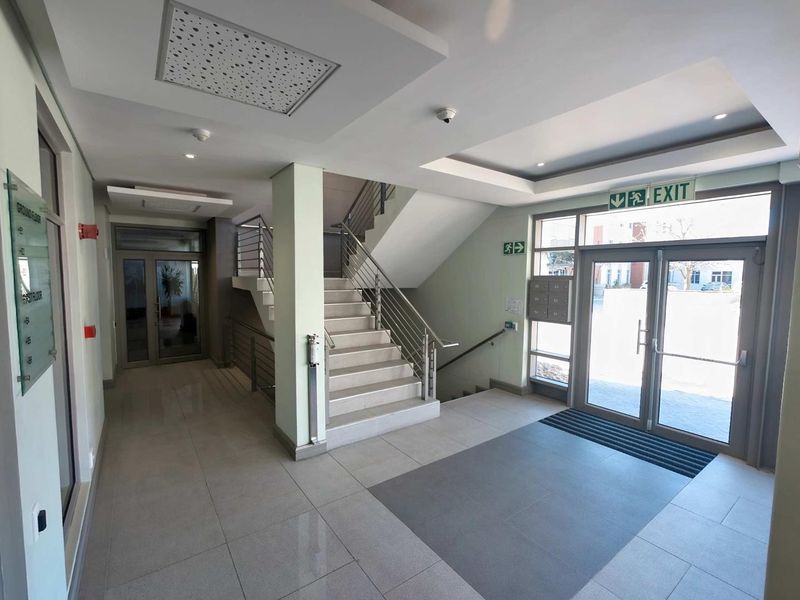 Work, Meet & Unwind — Office with Private Outdoor Terrace - Photo 5