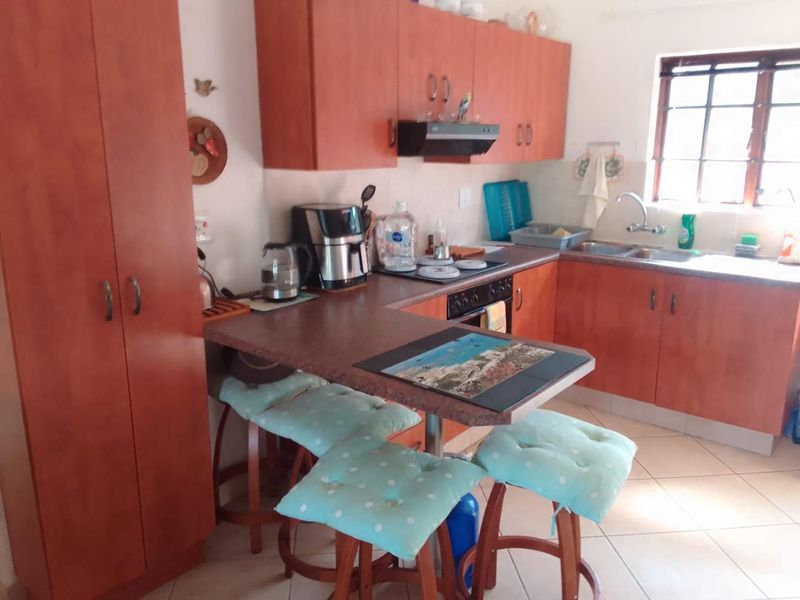 2-Bedroom Townhouse for Sale in Secure Complex – Manaba Beach, Margate - Photo 7