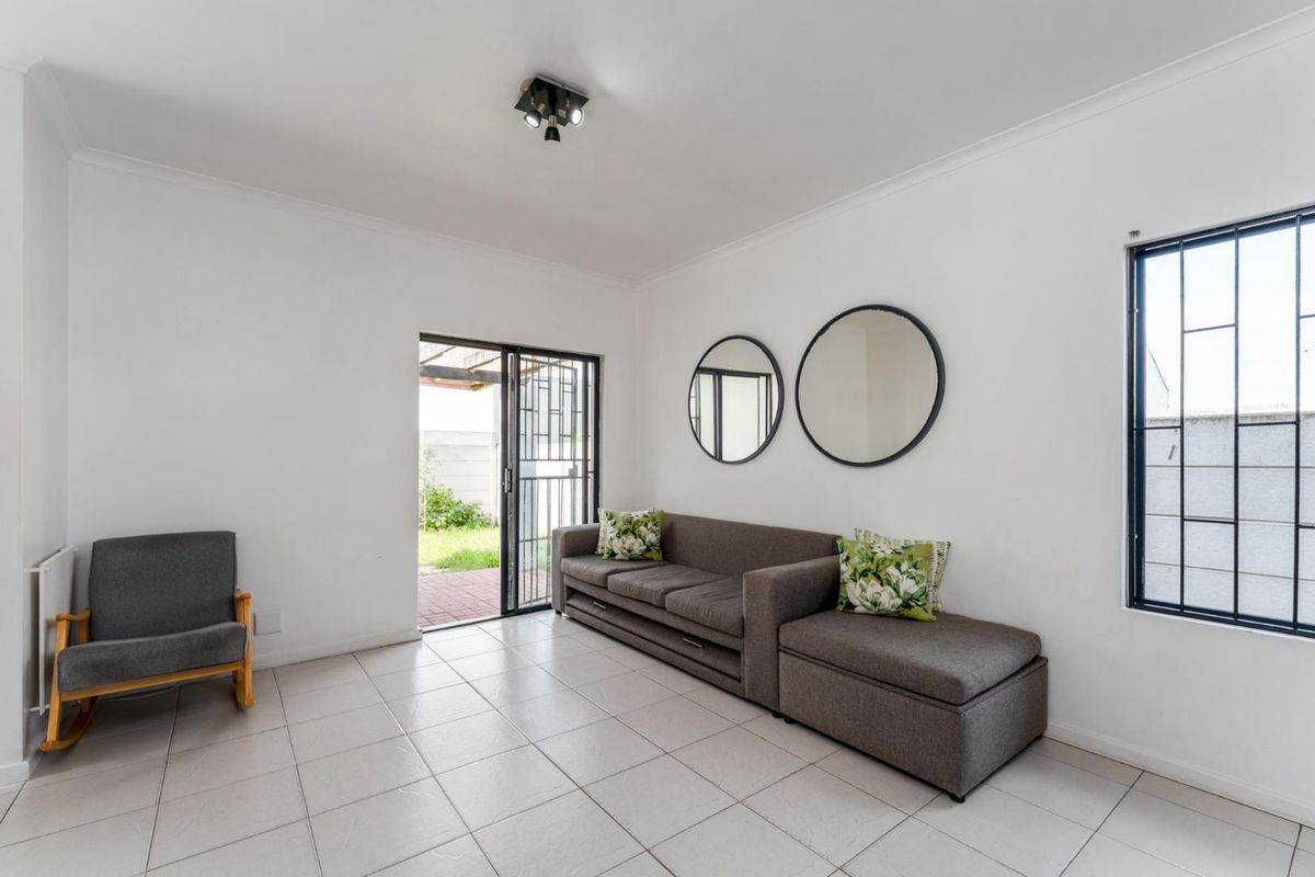 Light-Filled Living in a Secure Muizenberg Estate - Photo 5