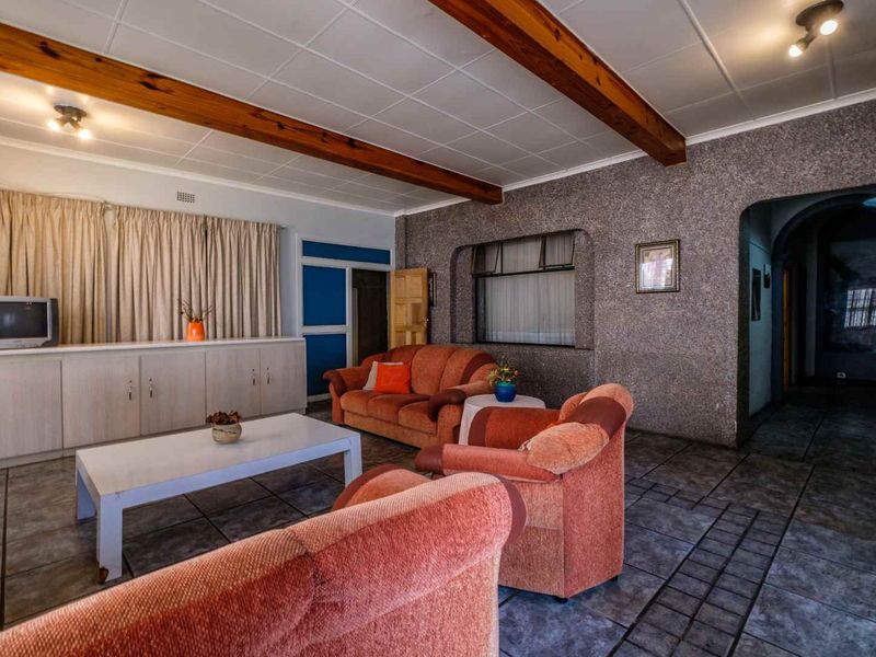 Rental investment property - 13 room compound for sale in Rosettenville - Photo 4