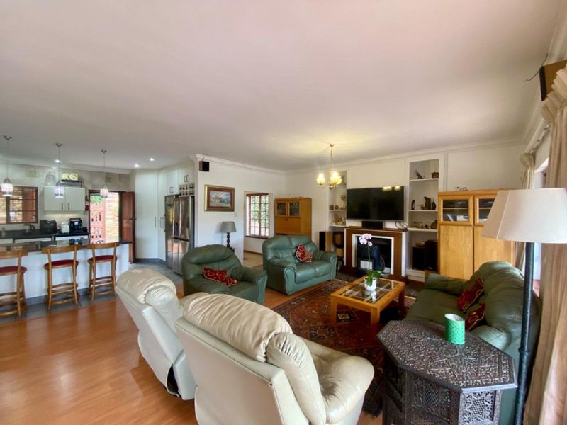 SPACE, PRIVACY AND LUSH SURROUNDS IN THE HEART OF KLOOF - Photo 10