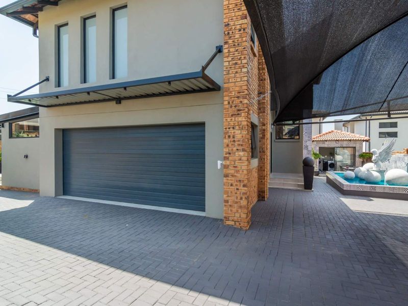 Elegant Family home in the sort after Silverleaf Estate - Photo 5