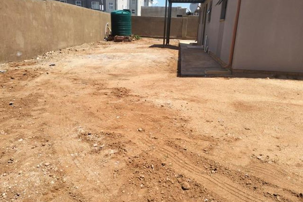 Clayville Ext 77 R 1350 000 - Family Home - Photo 4