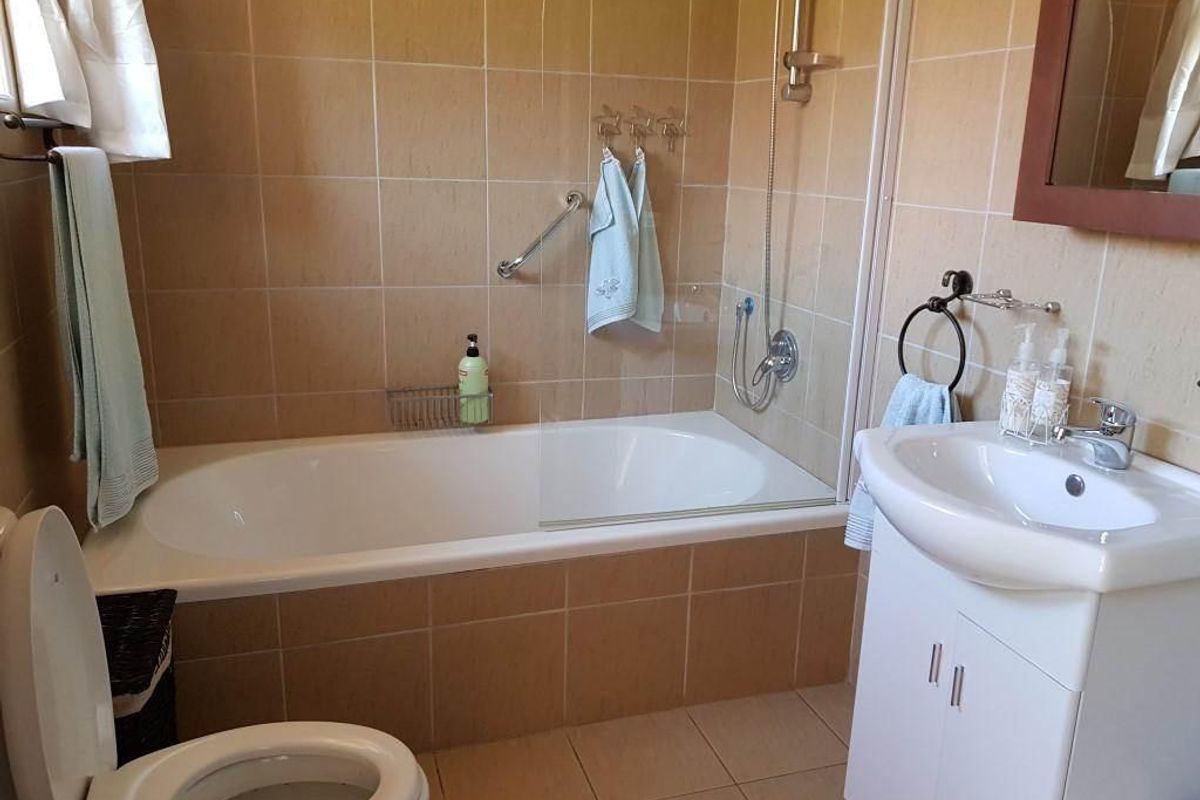 2 Bedroom 2 Bathroom House To Rent in Xanadu Lifestyle Estate  R 10 000 pm - Photo 4