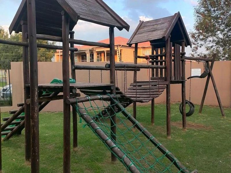 2 Bedroom Apartment for sale in helderwyk estate - Photo 7