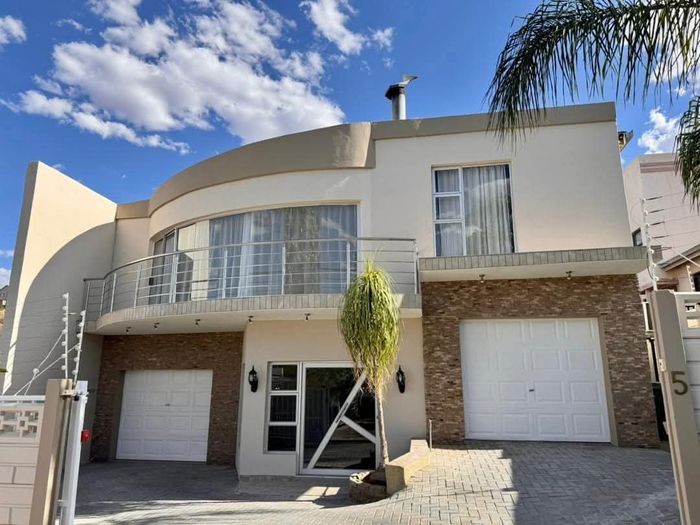 Property #2430522, House Rental Monthly in Kleine Kuppe