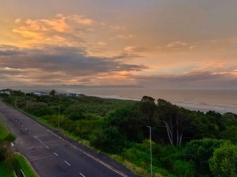 Prime Coastal Escape - Photo 4