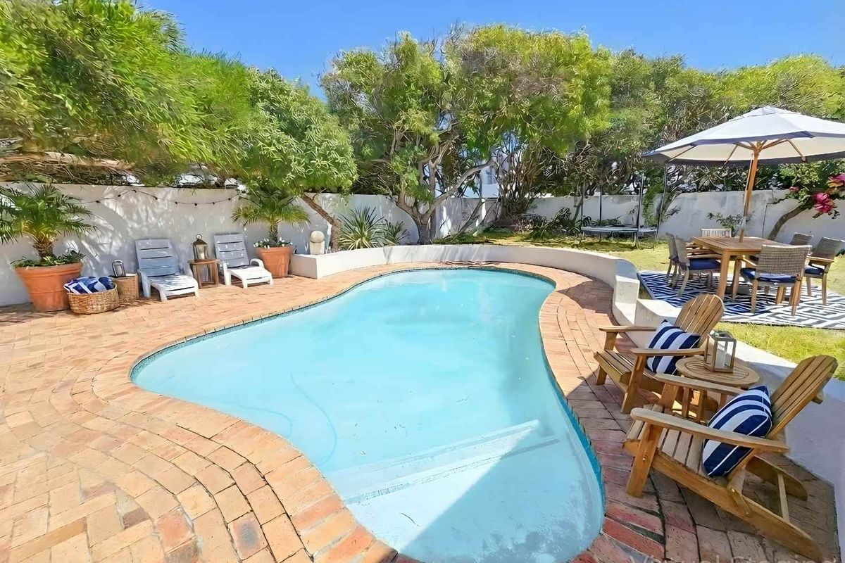 Spacious, family home near the water! - Photo 3