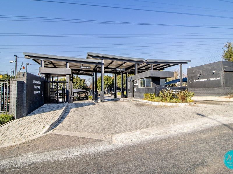 Garden Studio Apartment – Ideal Investment or Lock-Up-and-Go Lifestyle! - Photo 1