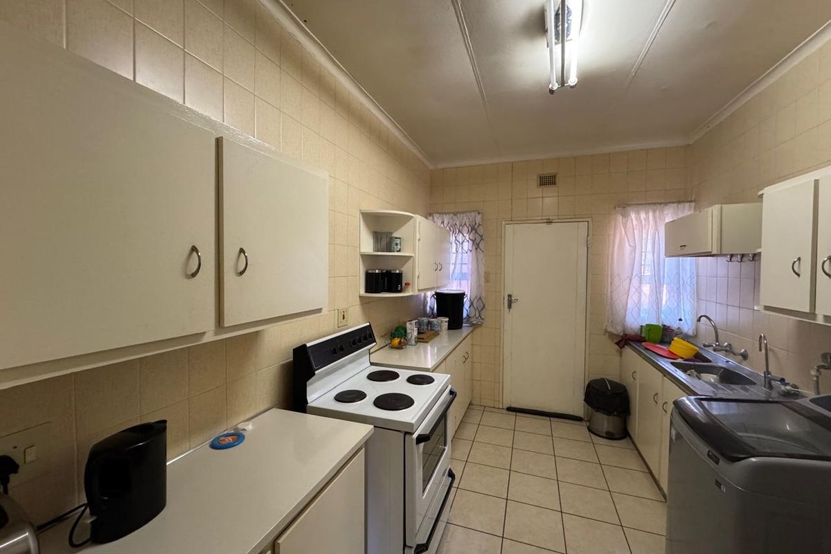 Two bedroom Townhouse in Memorial Road Area - Photo 2