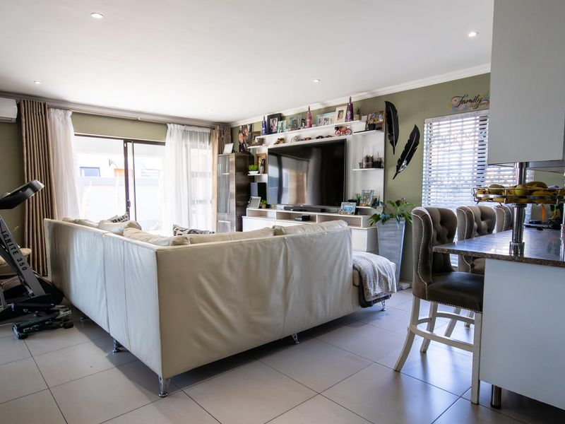Perfect 3BR Family Haven with Braai Room, Large Garden, and Elite Security in Zambezi Manor - Photo 10