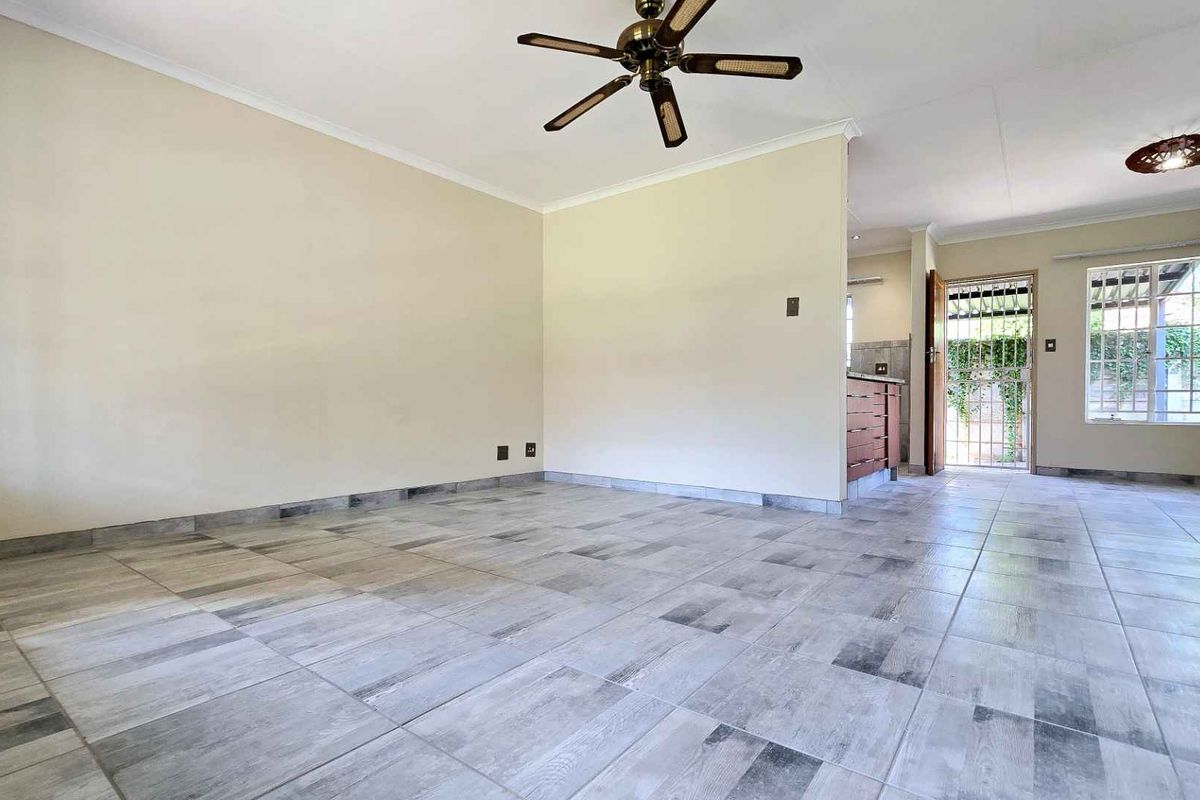SPACIOUS 3 BEDROOM TOWNHOUSE IN DOORNPOORT - Photo 4