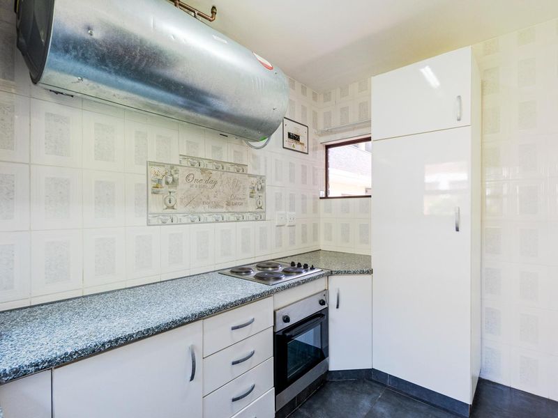 Spacious unit with sea and river views - Photo 10