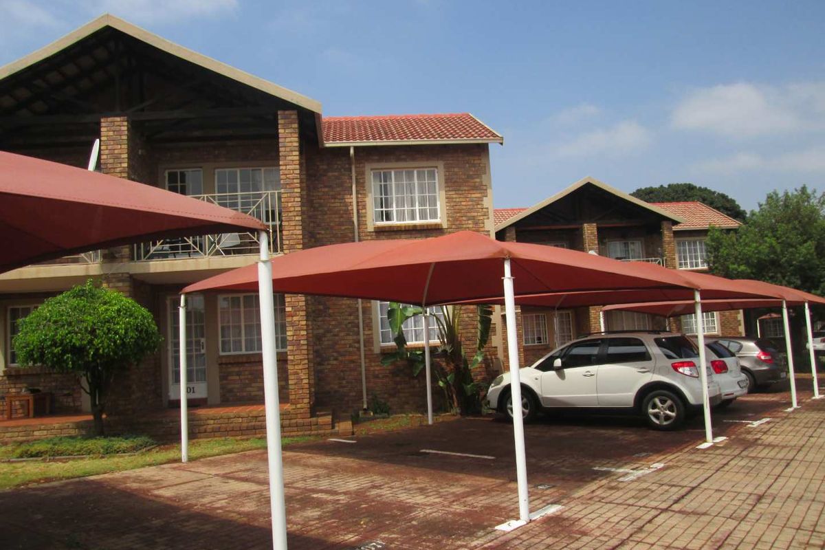 VERY NEAT AND CLEAN BEAUTIFUL ONE BEDROOM TOWN HOUSE FOR SALE IN CENTURION BARGAIN - Photo 3