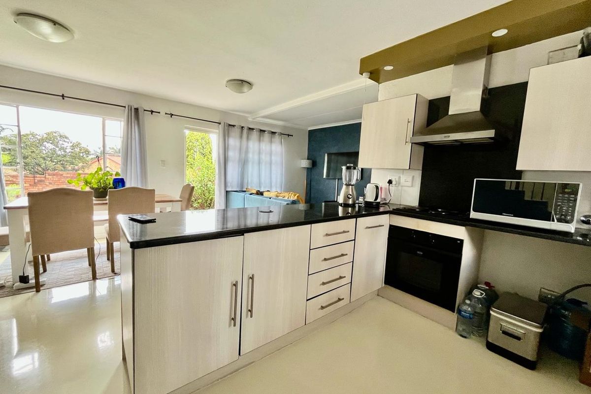 Immaculate Cluster in Great Area - Photo 3