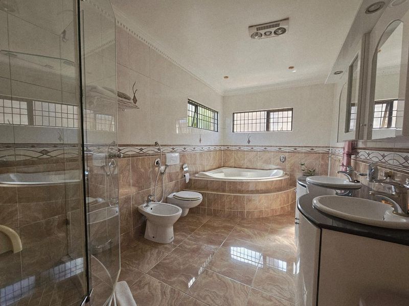 LOCATION LOCATION LOCATION Prime School-Side Location Meets Luxury Living - Photo 8