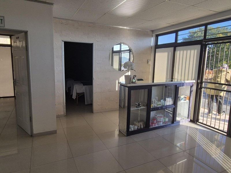 ​FOR SALE - Prime Office Opportunity in City View – Windhoek West - Photo 8