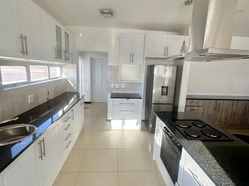 3 Bedrooms House with 2 Bedrooms Flat For Sale in Afrodite Beach - Photo 6