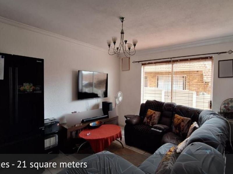Charming two bedroom townhouse in Birch Acres - Photo 4