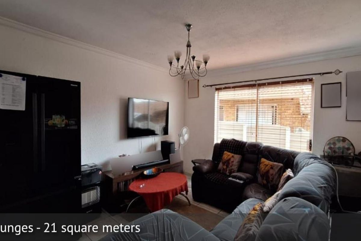 Charming two bedroom townhouse in Birch Acres - Photo 4