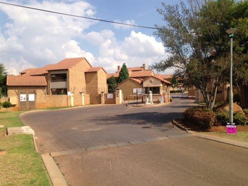 2 Bedroom top unit in Faerie Glen - Photo 1