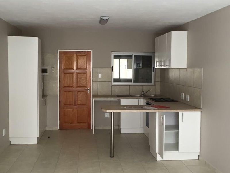 Safety & Convenience: Your Ideal 2-Bed Investment - Photo 2