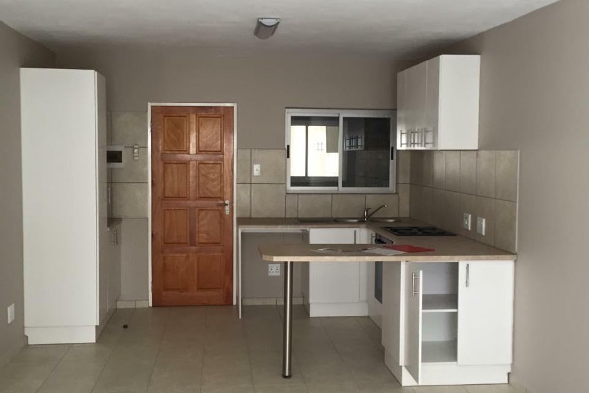 Safety & Convenience: Your Ideal 2-Bed Investment - Photo 2