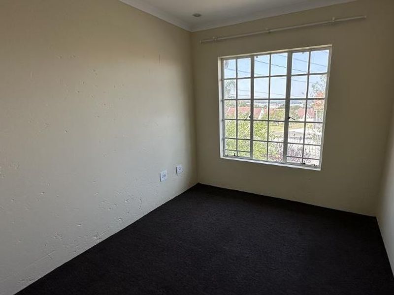 Edenglen complex in a gated area - Photo 2