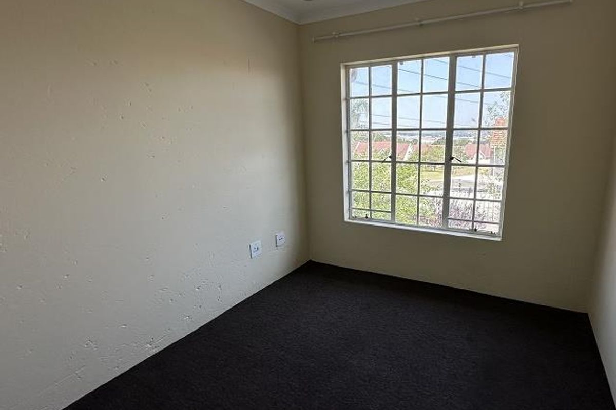 Edenglen complex in a gated area - Photo 2