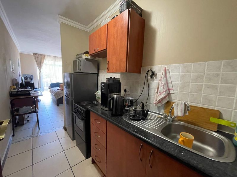 Excellent Location - Photo 4