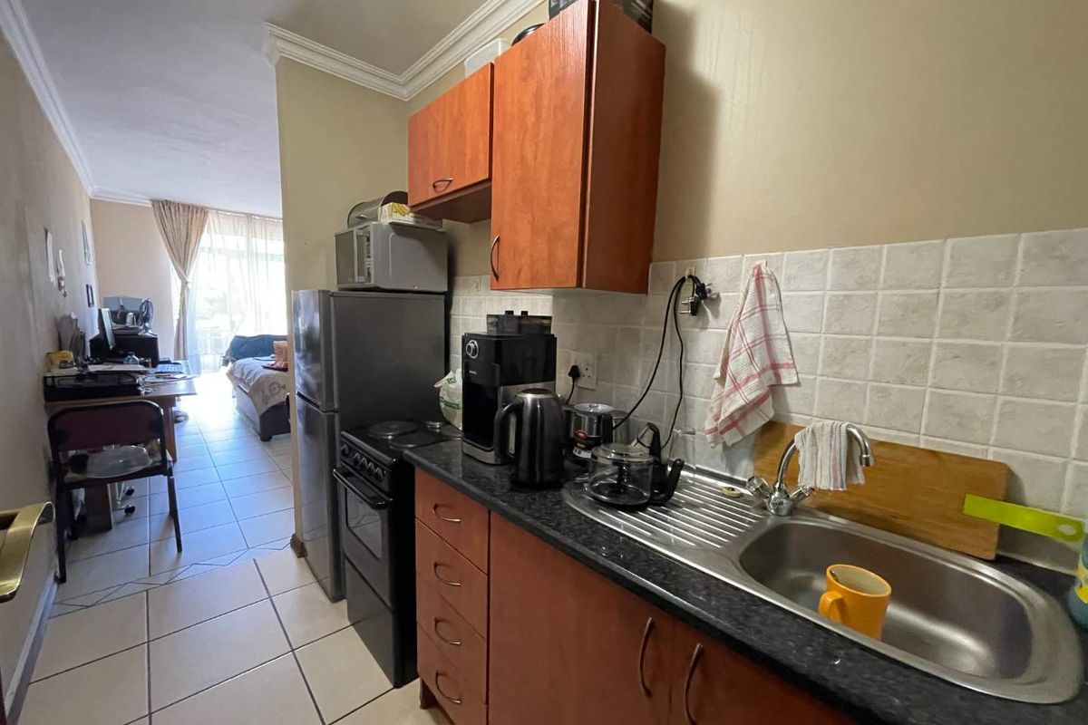 Excellent Location - Photo 4