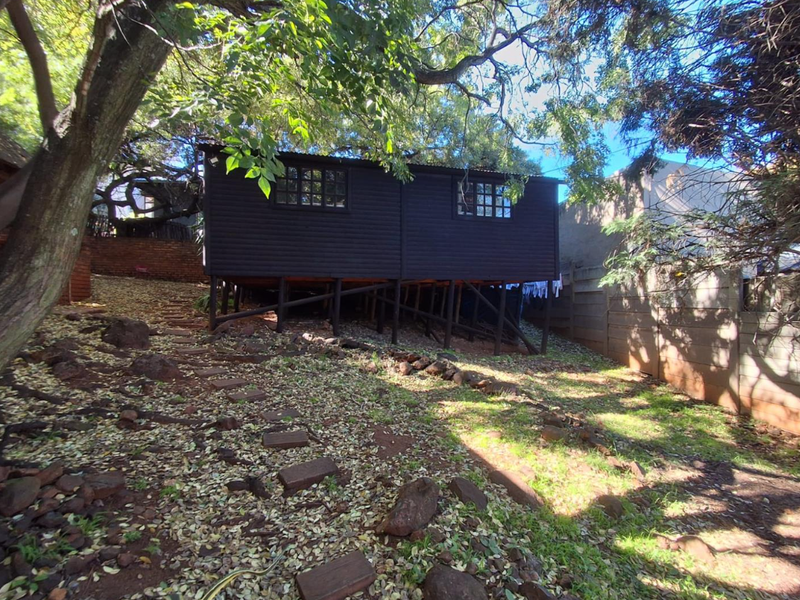 Charming Hillside Family Home with Cottage – Mulbarton - Photo 4