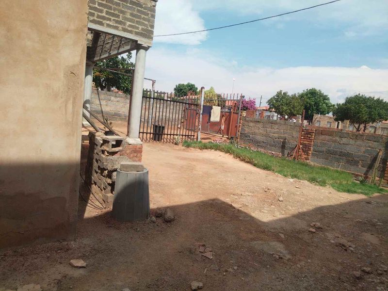 Vacant land with unfinished house for sale in Soshanguve South - Photo 8