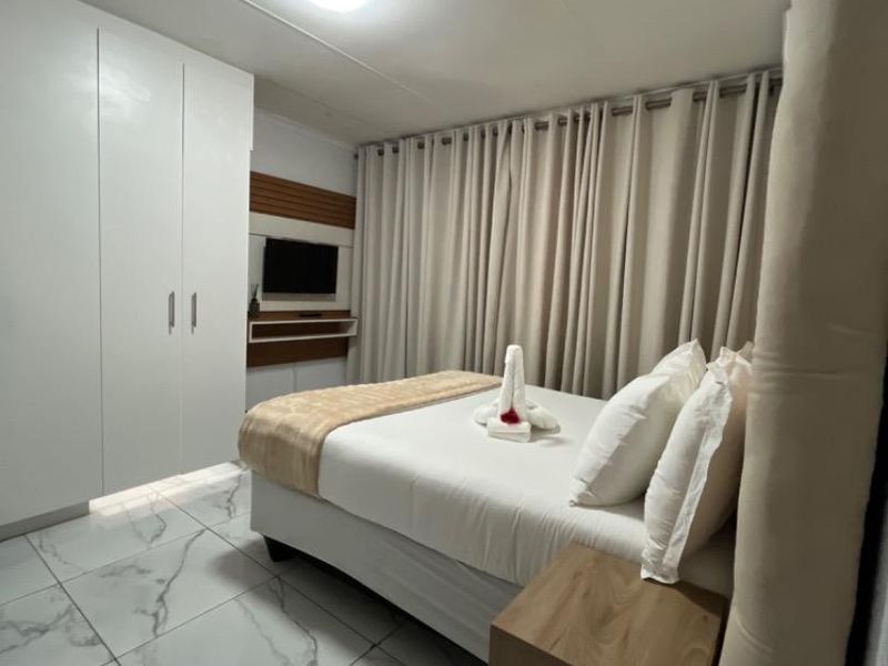 Guest house for sale🏡 🏡 Dorado Park 📍 💰 Selling Price: N$3.2 Million cost exclusive 💥 erf size 392 square meters  (Includes all furniture and fittings) Pro - Photo 7